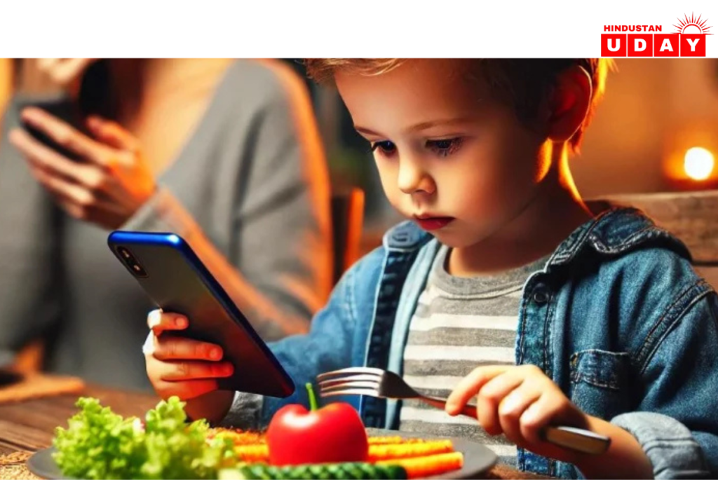 टीवी और मोबाइल देखते हुए खाना खाने के नुकसान
