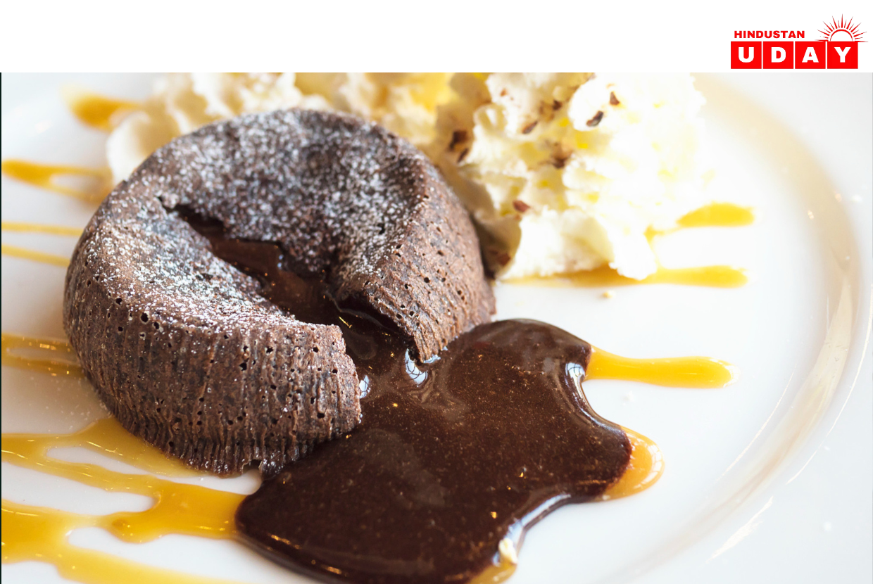 चॉकलेट लावा केक बनाने की रेसिपी
